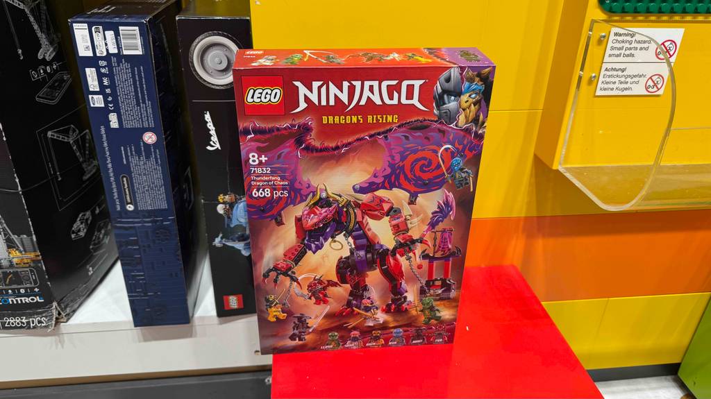 Lego-Ninjago-Figuren im Test: Auf der Vorderseite der Verpackung stehen Informationen zur Teileanzahl und empfohlenen Alter.