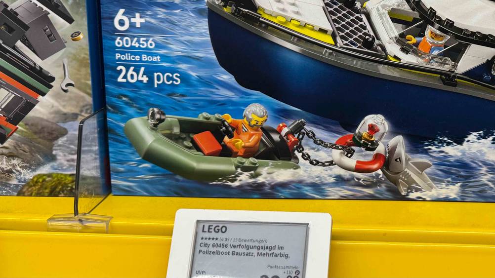 Lego-Schiff getestet: Nahaufnahme der Verpackung mit Informationen zu den Teilen.