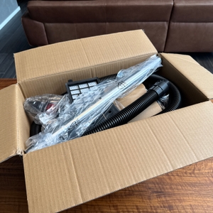 Der geöffnete Karton des Lehmann Typhoon