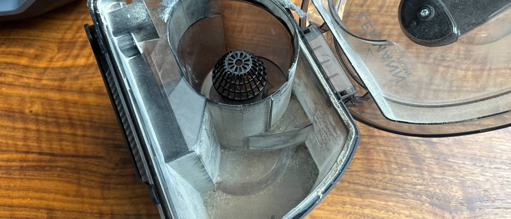 Im Behälter des Lehmann Typhoon befindet sich nach der Verwendung Staub