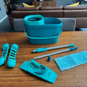 Der Lieferumfang des Leifheit Set Clean Twist M.