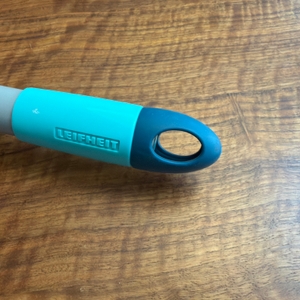 Ein Loch im Griff vom Leifheit Window und Frame Cleaner L51120