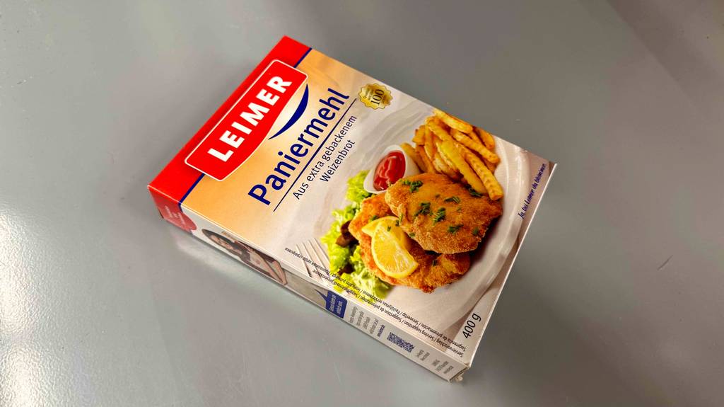 Getestet: Paniermehl in einer 400-g-Packung liegt auf einer grauen Oberfläche.
