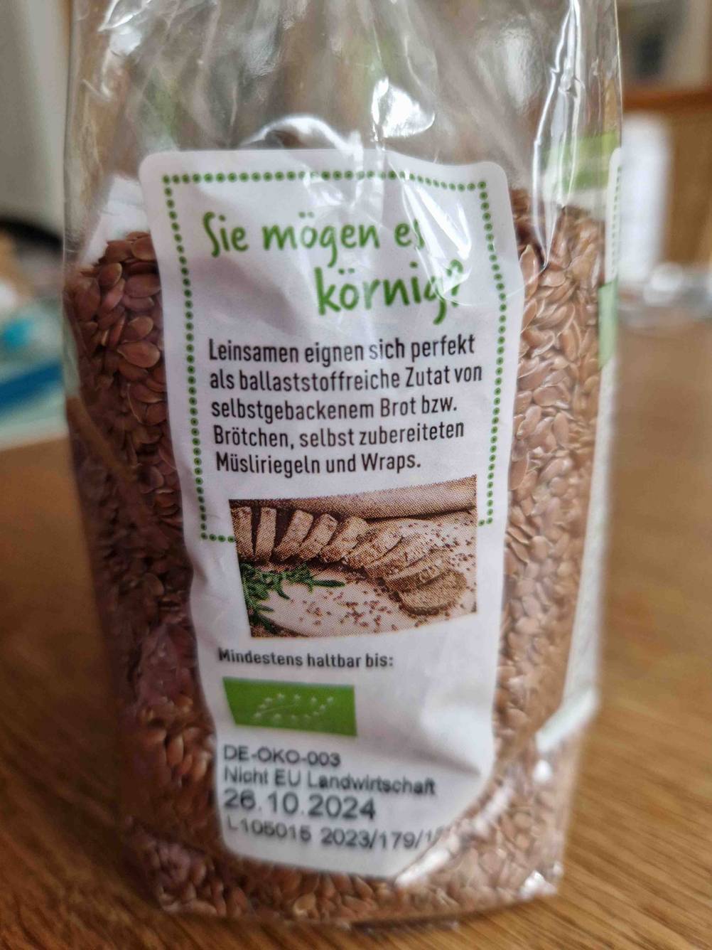 Im Test: Nahaufnahme der Seite einer Packung Leinsamen mit Informationen.