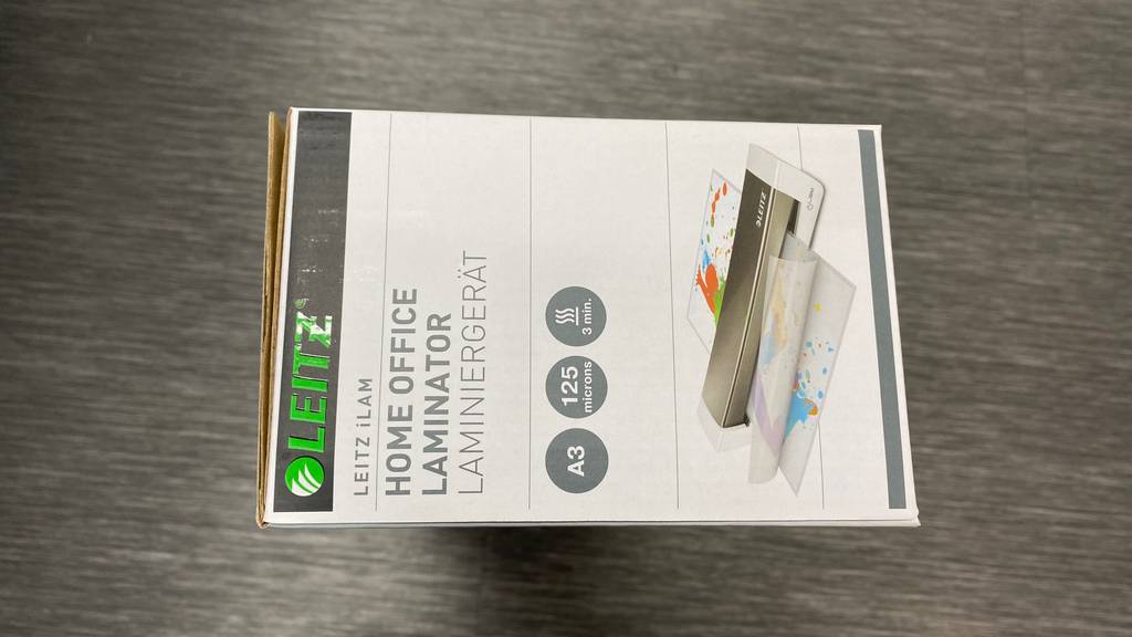 Laminiergerät_A3 getestet: Blick auf die Verpackung des Laminiergeräts.