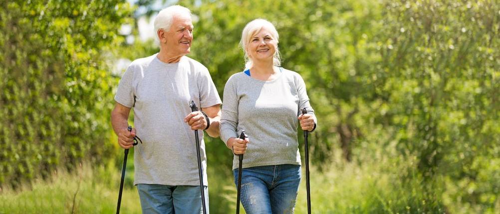 wandern und nordic walking schulen die Trittsicherheit bei senioren