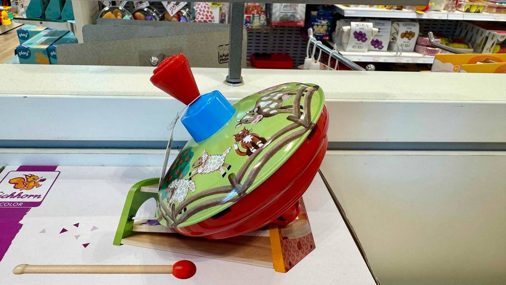 Seitenansicht eines getesteten Brummkreisels.