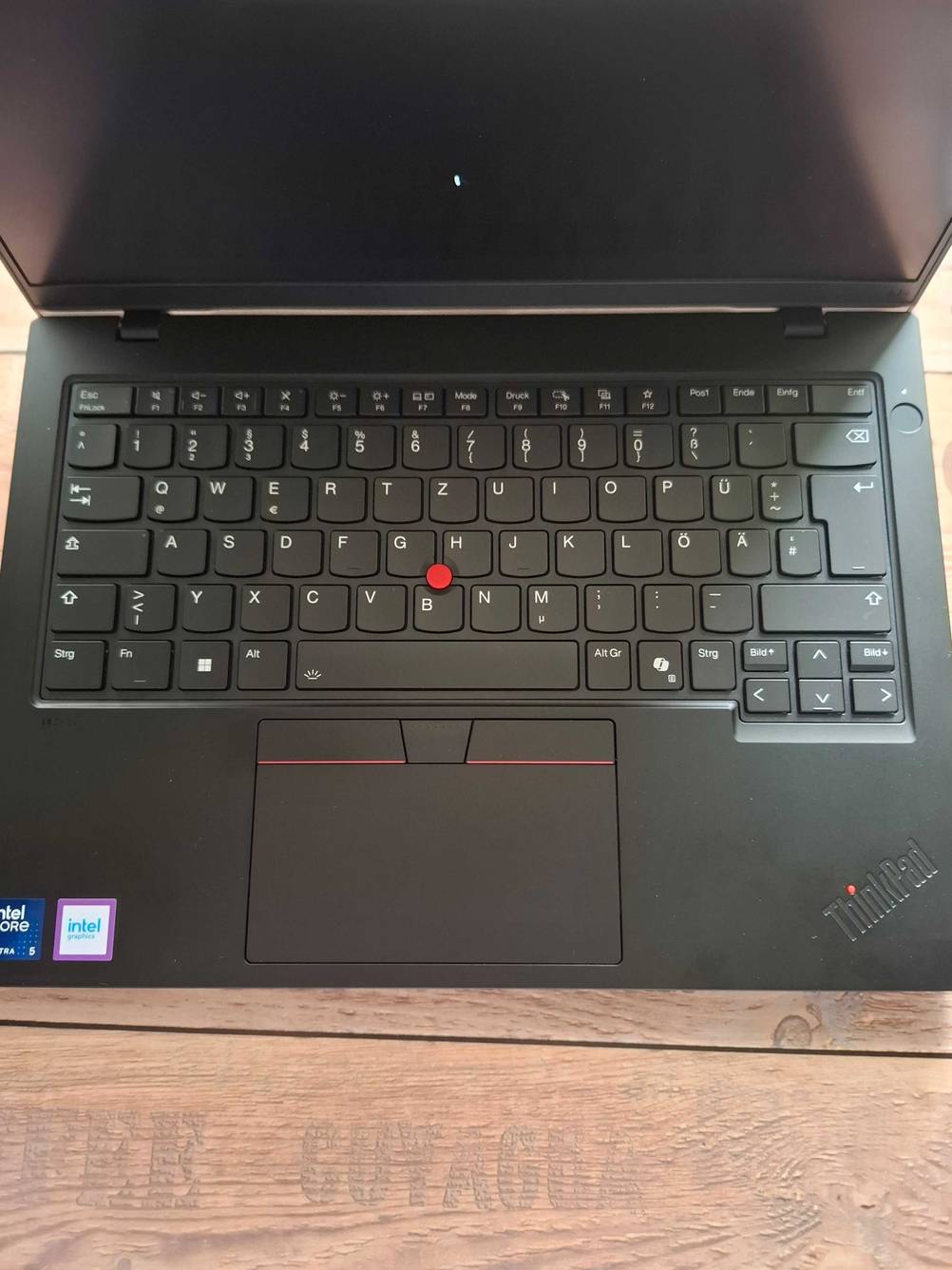 Blick von oben auf die Tastatur eines getesteten Lenovo-Laptop 14 Zoll.
