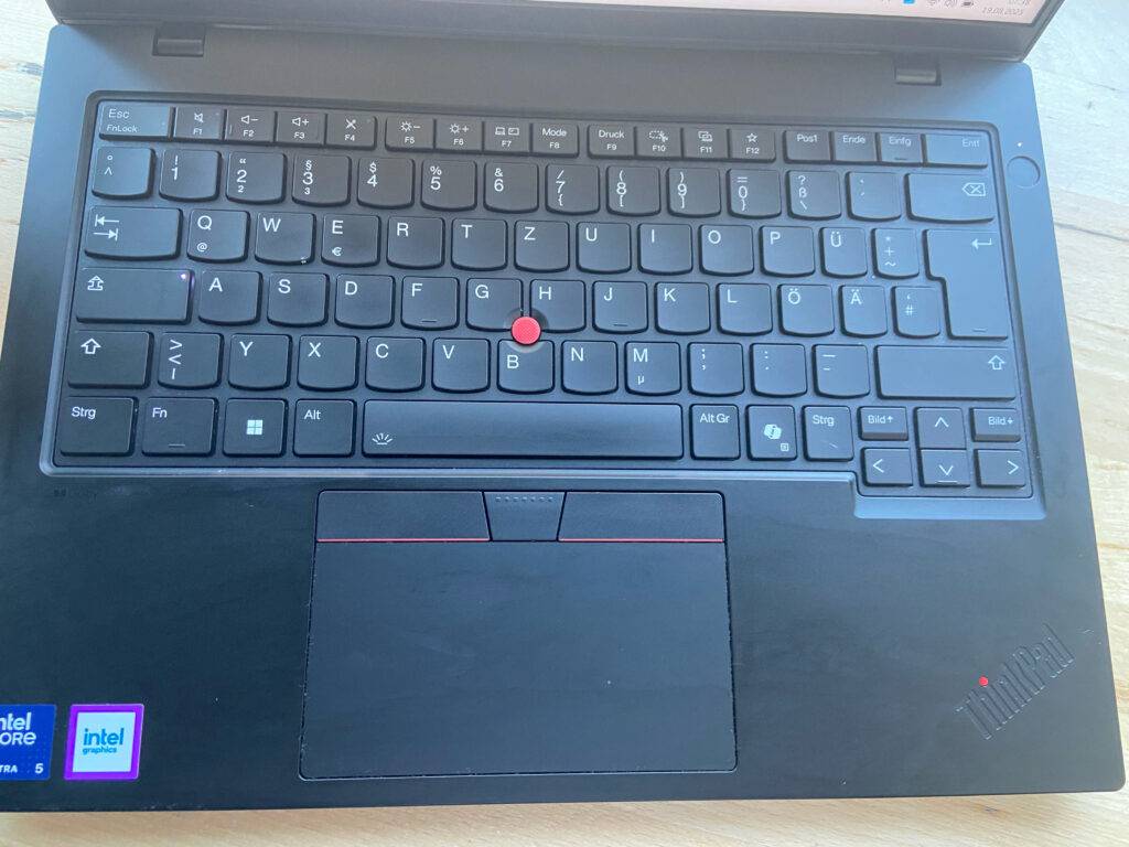 Blick von oben auf die Tastatur eines getesteten Lenovo-Thinkpads.