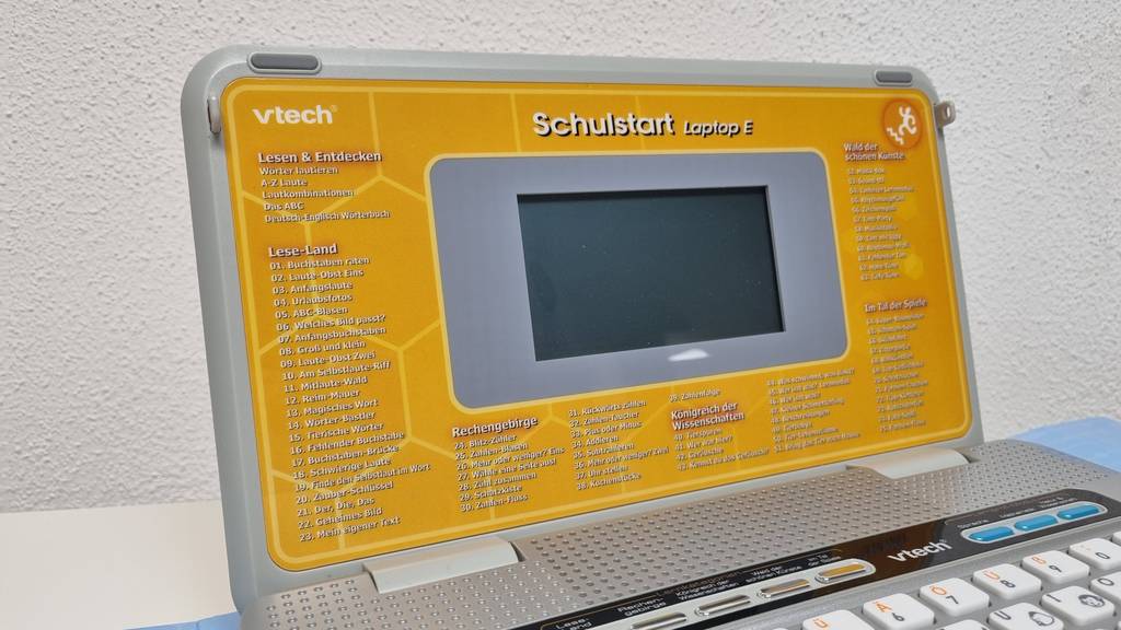 Der Lerncomputers 80-109744 von VTech verfügt über ein beleuchtetes Display.