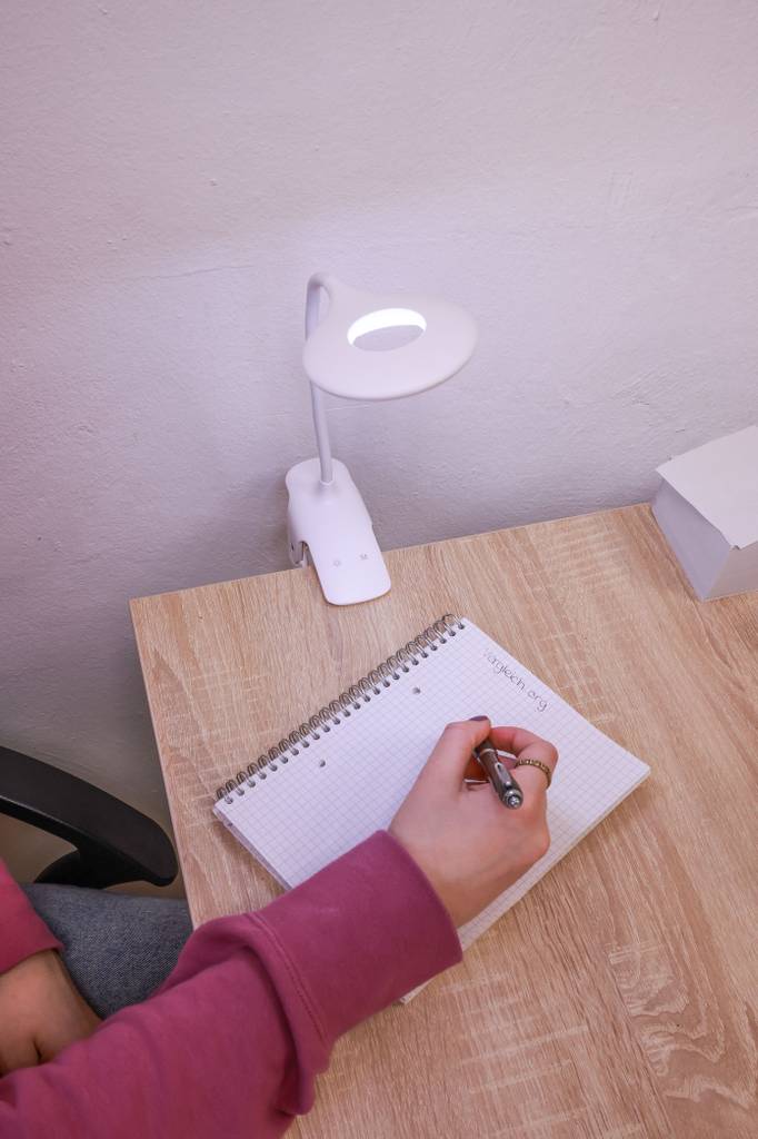 Leselampe am Schreibtisch