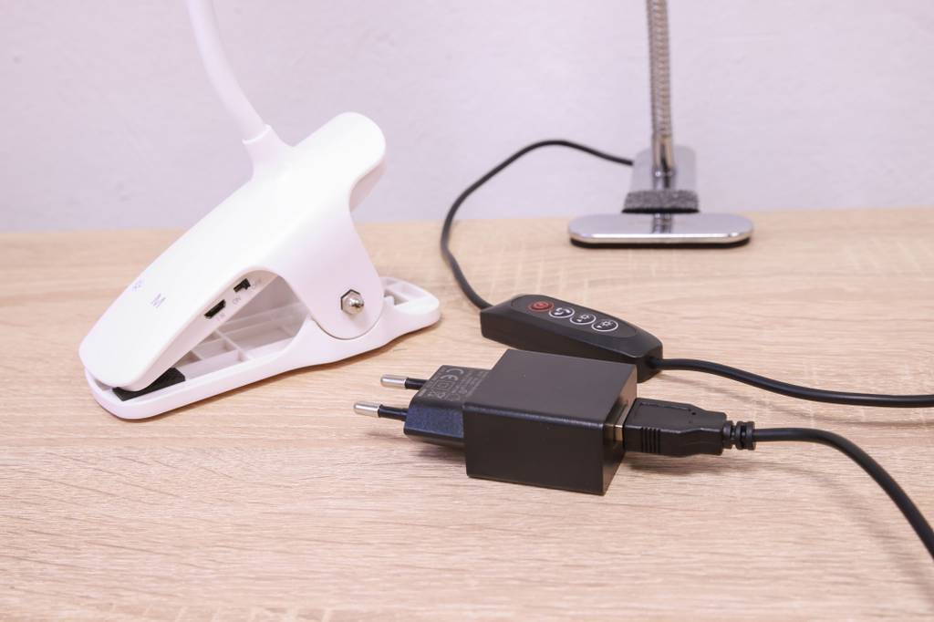 Leselampe mit Kabel und Leselampe ohne Kabel