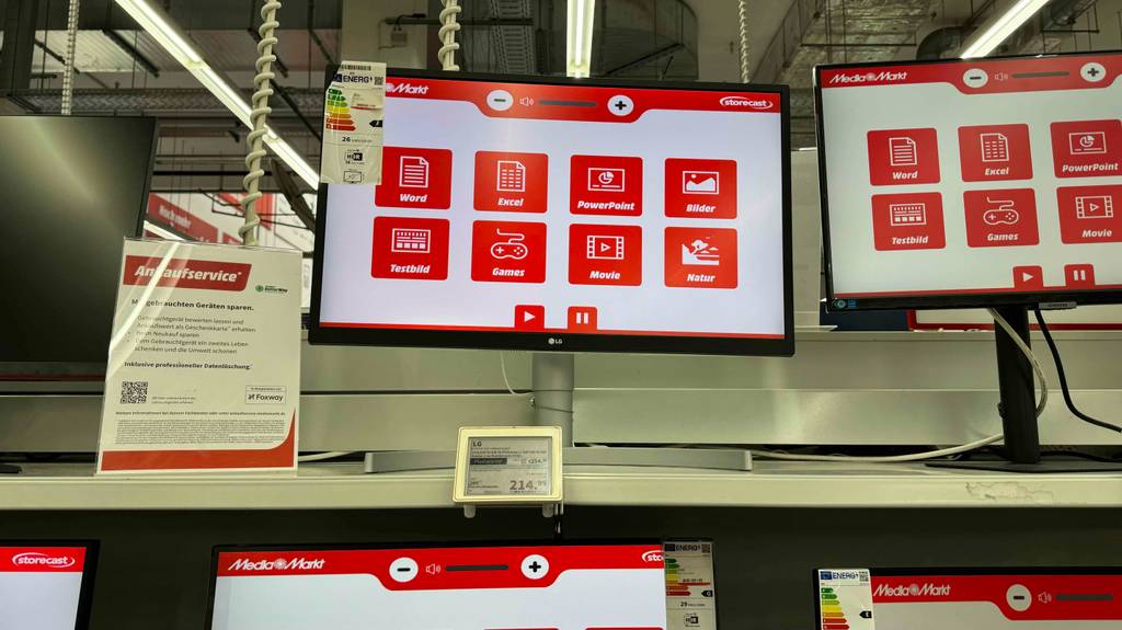Getestet: mehrere 4K-IPS-Monitore befinden sich auf einem Verkaufsregal.