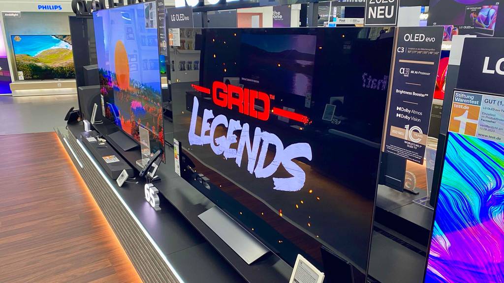 Getesteter LG-Fernseher 65 Zoll ist eingeschaltet.