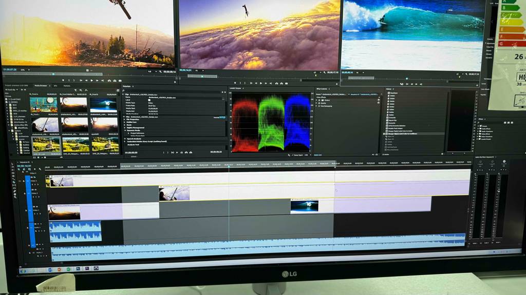 Im Test: Detailansicht des Displays eines eingeschalteten IPS-Monitors.