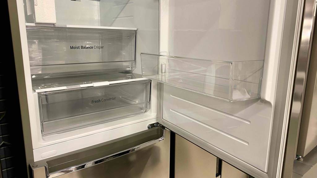 Detailansicht der Innenschubladen eines getesteten LG Kühlschranks.
