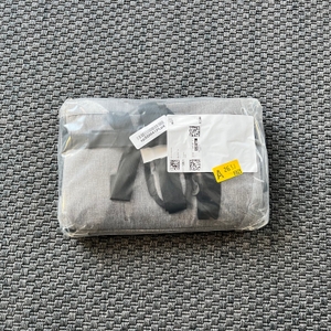 Die Lifewit LF233125 liegt in ihrer Verpackung auf einem Teppich