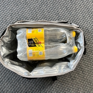 Ein Sixpack liegt in der Lifewit LF233125