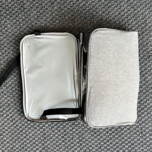 Der Deckel liegt aufgeklappt nach dem Auspacken neben der Lifewit LF233125