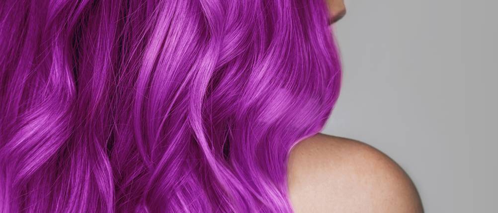 Lila-Haarfarbe-Test