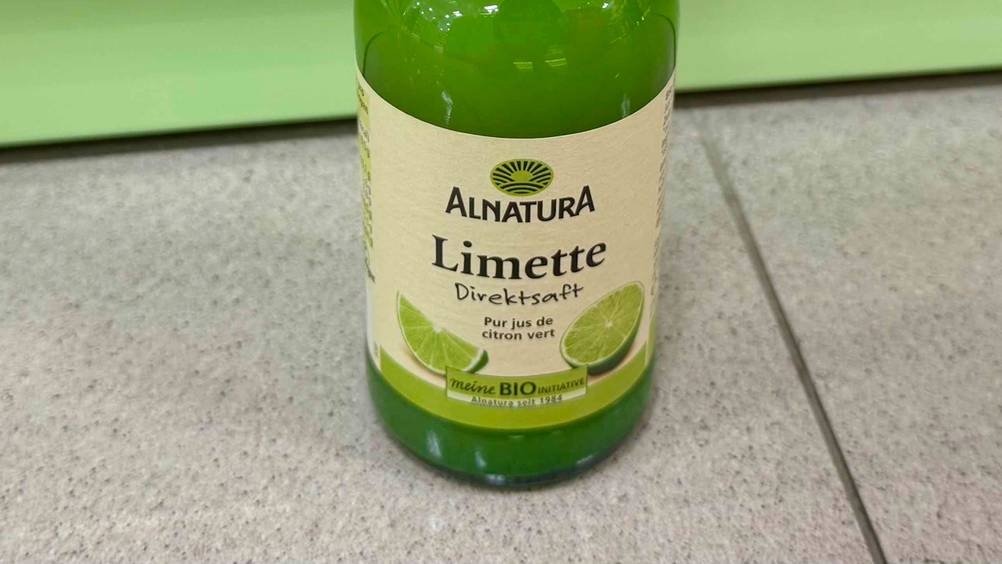 Limettensaft getestet: Nahaufnahme des Labels auf der Flasche.