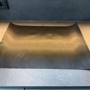 Die Linda's-Essentials-Dauerbackfolie liegt auf einer Küchenarbeitsplatte