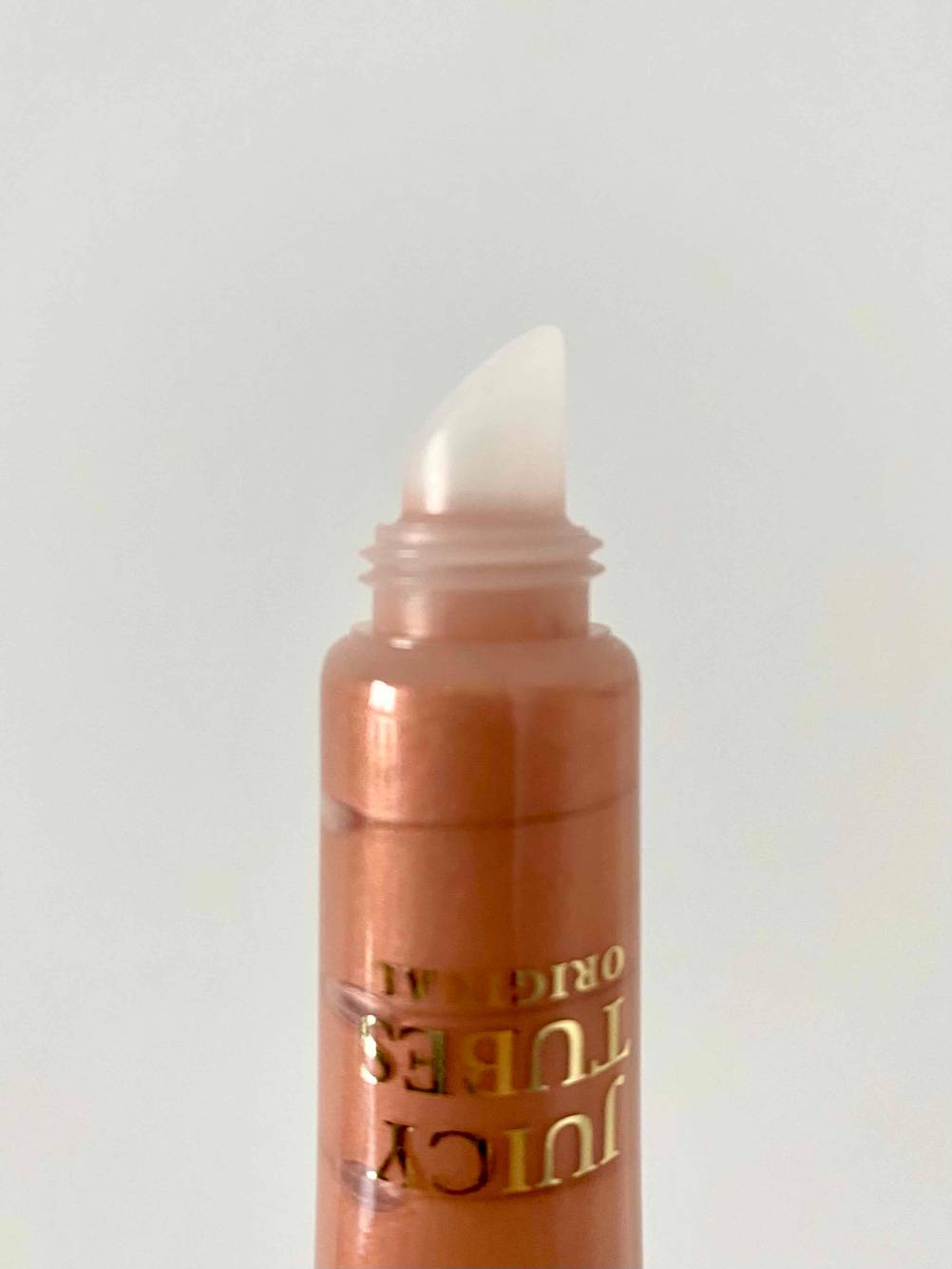 Im Test: Nahaufnahme des Appikators eines Lippenstiftes.
