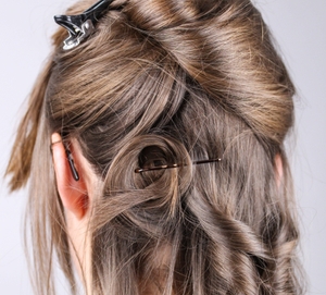 Lockenstab im Test: Hochgesteckte Locken