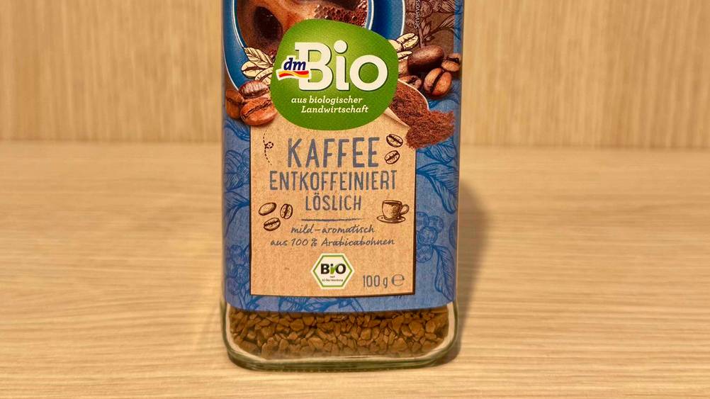 Löslicher Kaffee entkoffeiniert getestet: Nahaufnahme des Labels auf der Vorderseite.