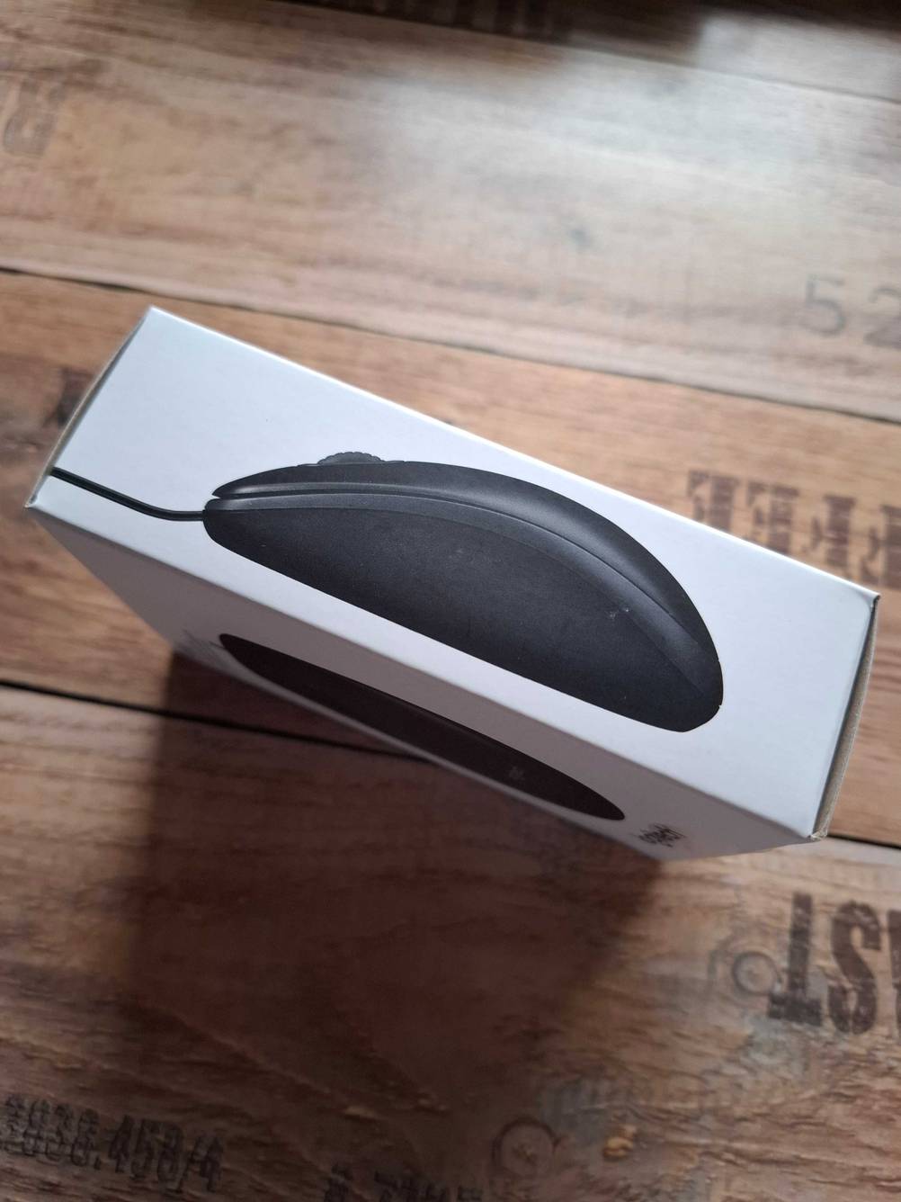 Auf der Verpackung einer getesteten USB-Maus ist diese in Seitenansicht aufgedruckt.