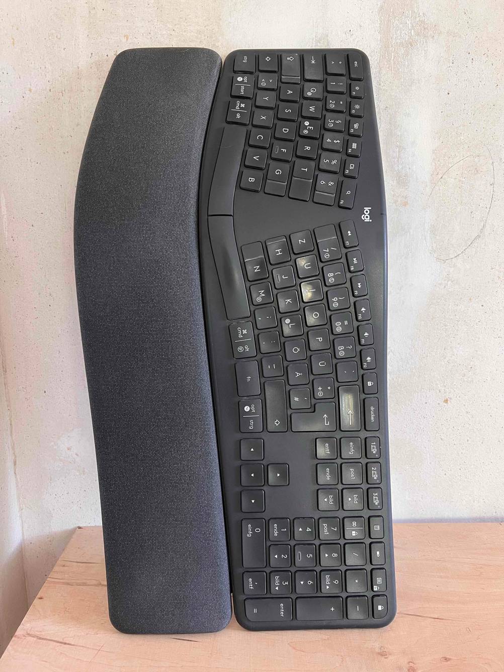 Logitech K860 Ergomische Tastatur von oben