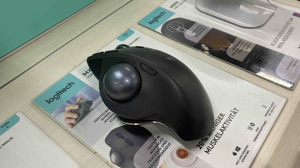 Trackball-Maus-Test: Detailansicht der Maus.