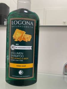 Ein grünes Shampoo der Marke Logona