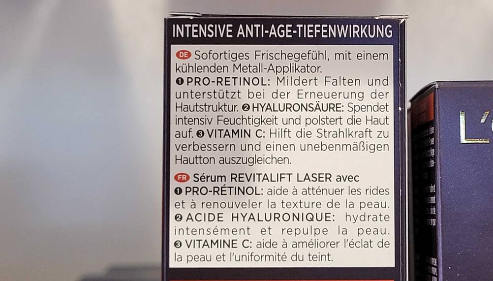 L'Oréal-Augencreme im Test: Nahaufnahme der Informationen auf der Verpackung.