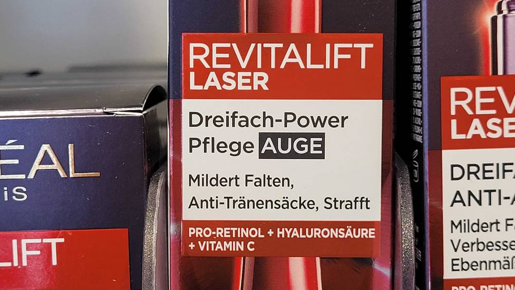 L'Oréal-Augencreme getestet: Nahaufnahme der Verpackung mit Artikelbezeichnung.