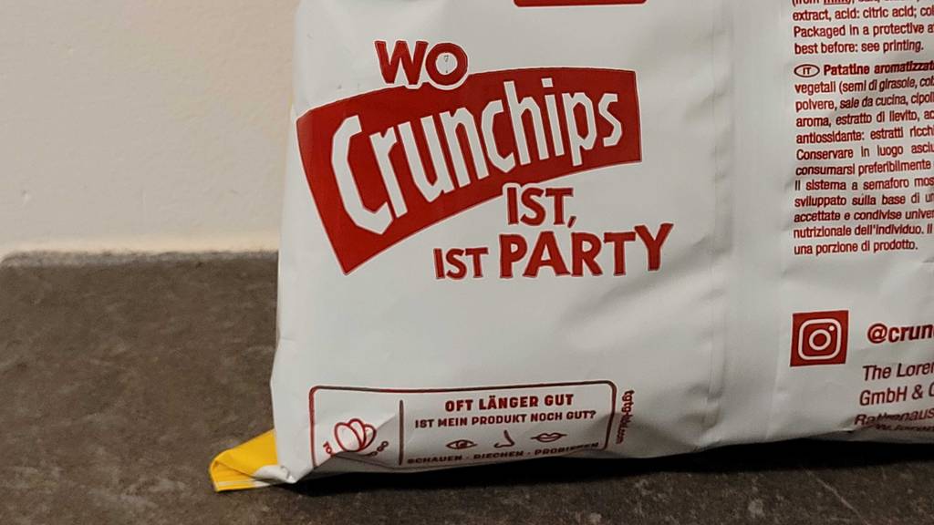 Käsechips-Test: Detailansicht des Markennamens auf der Verpackung.