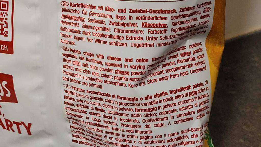 Käsechips im Test: Detailansicht Verpackung, auf der die Zutaten gedruckt sind.
