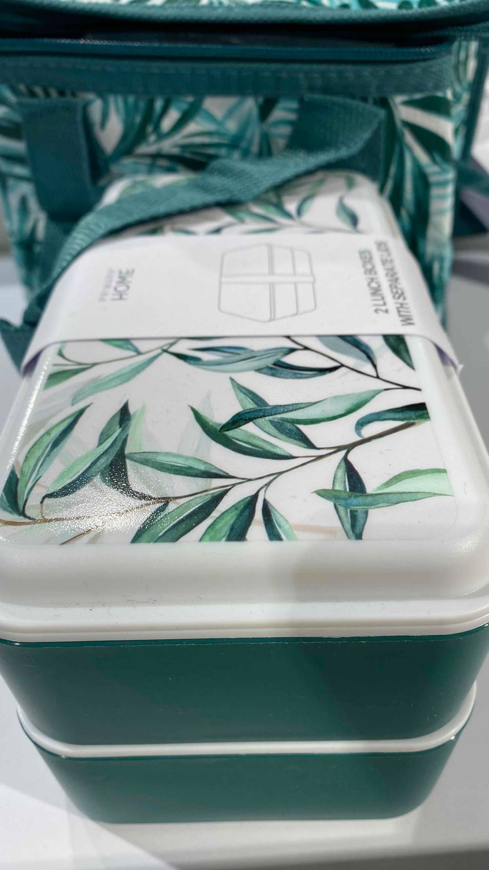 Lunchbox getestet: Eine Box von der Seite mit Fokus auf die zwei Abtrennungen.