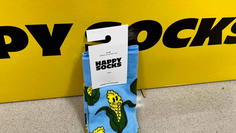 Lustige Socken getestet: Nahaufnahme des Labels mit Logo.