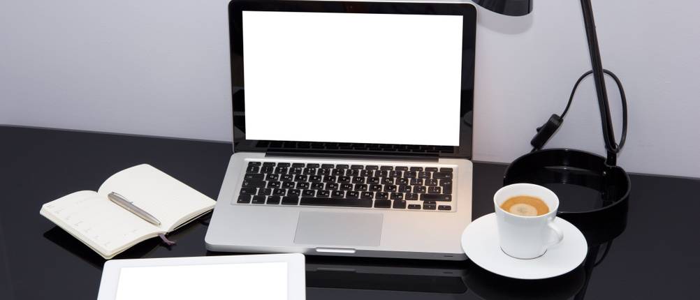 Ultrabook Test Apple MacBook Desktop Schreibtisch Kaffee Home Office