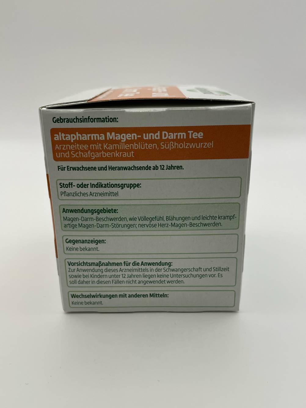 Seitenansicht der Packung des Magen-Darm-Tee im Test mit Informationen.