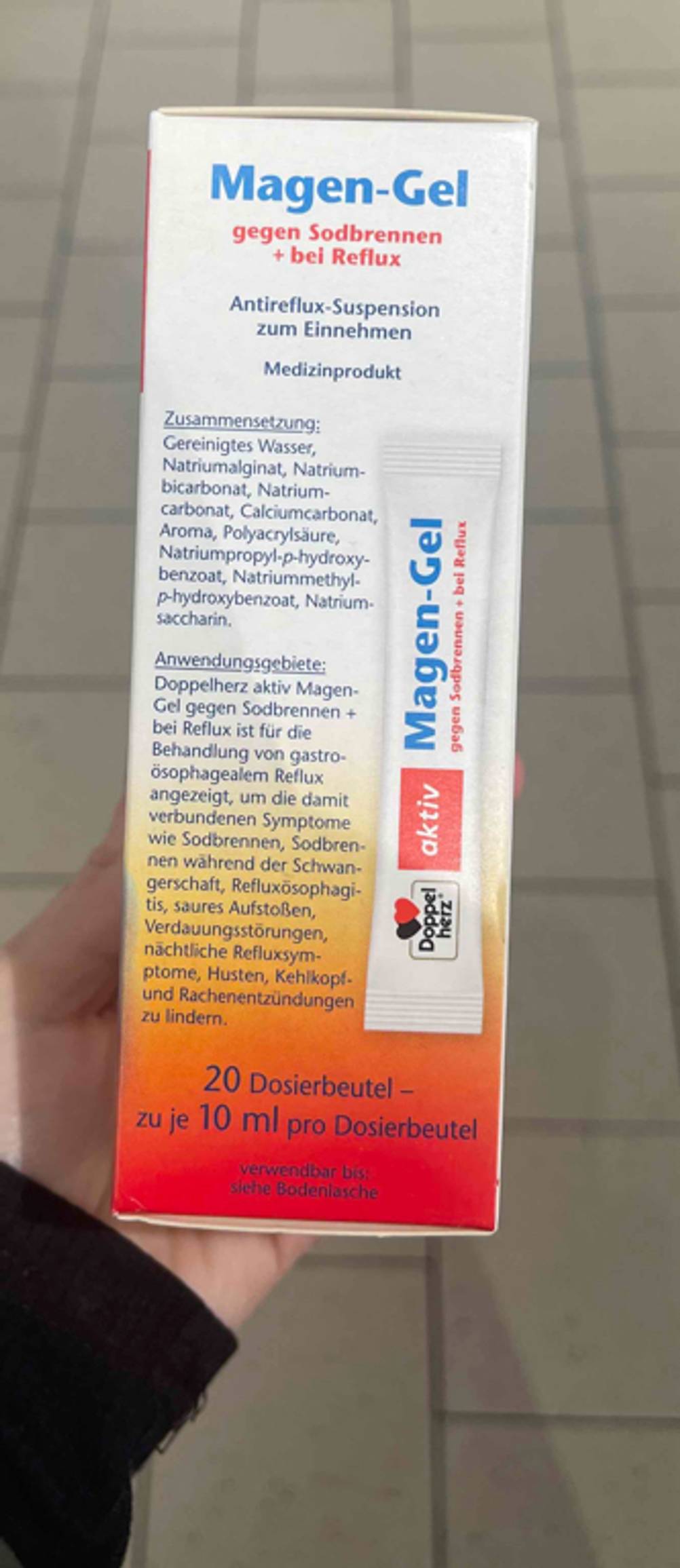Seitenansicht der Verpackung des Magen-Gels im Test.