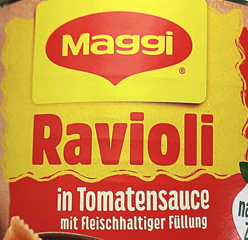 Getestete Dosenravioli: Detailansicht des Etiketts auf einer Dose Ravioli mit Tomatensoße von Maggi.