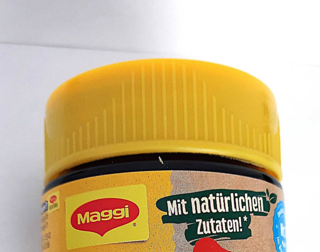 Detailansicht des Deckels eines Glases Fleischbrühe im Test.