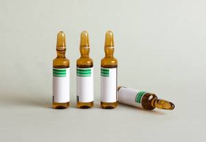 Magnesium-Ampullen-Test: Mehrere Ampullen stehen nebeneinander. 