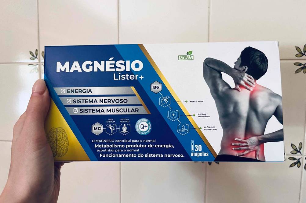 Magnesiumcitrat-Test: Verpackung von Magnesiumcitrat wird in der Hand gehalten.