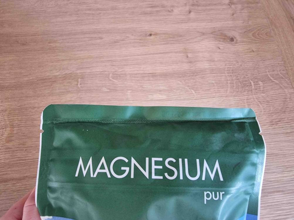 Im Test: Nahaufnahme der Artikelbezeichung auf der Packung des Magnesiumcitrat-Pulvers.
