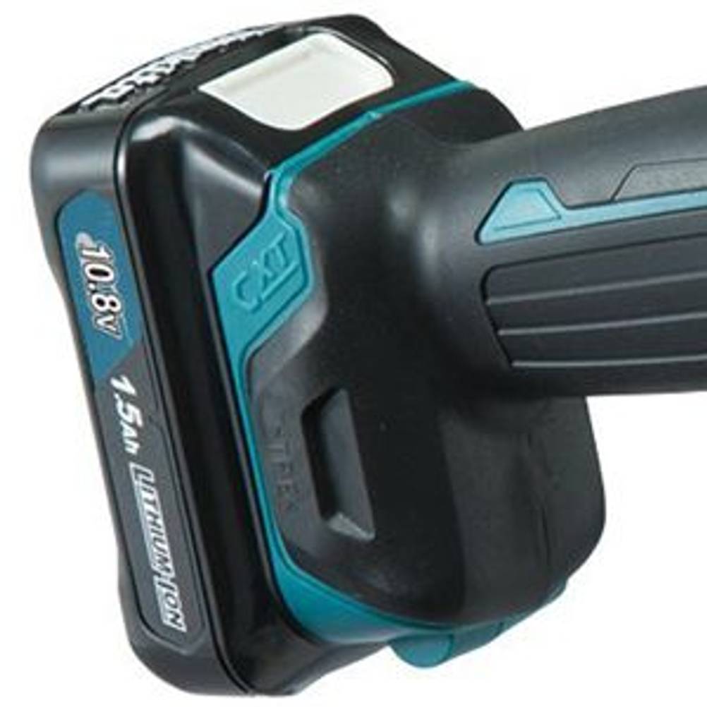 Kompakter 10,8-Volt-Akku der Marke Makita in einer Mini-Handkreissäge