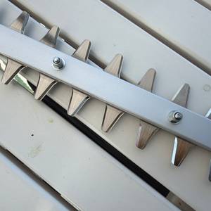 Die Klingen der Makita DUN461WZ in Nahaufnahme.