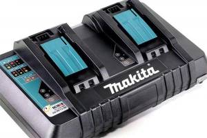 DC18RD Ladegerät von Makita.